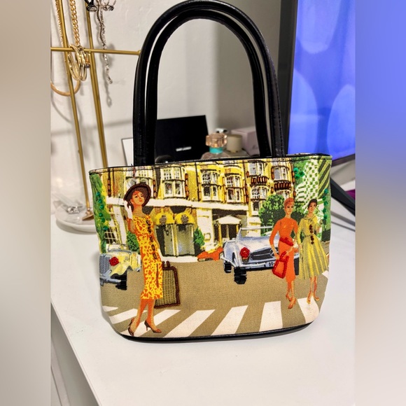 Small Fashion Purse - Picture 1 of 8